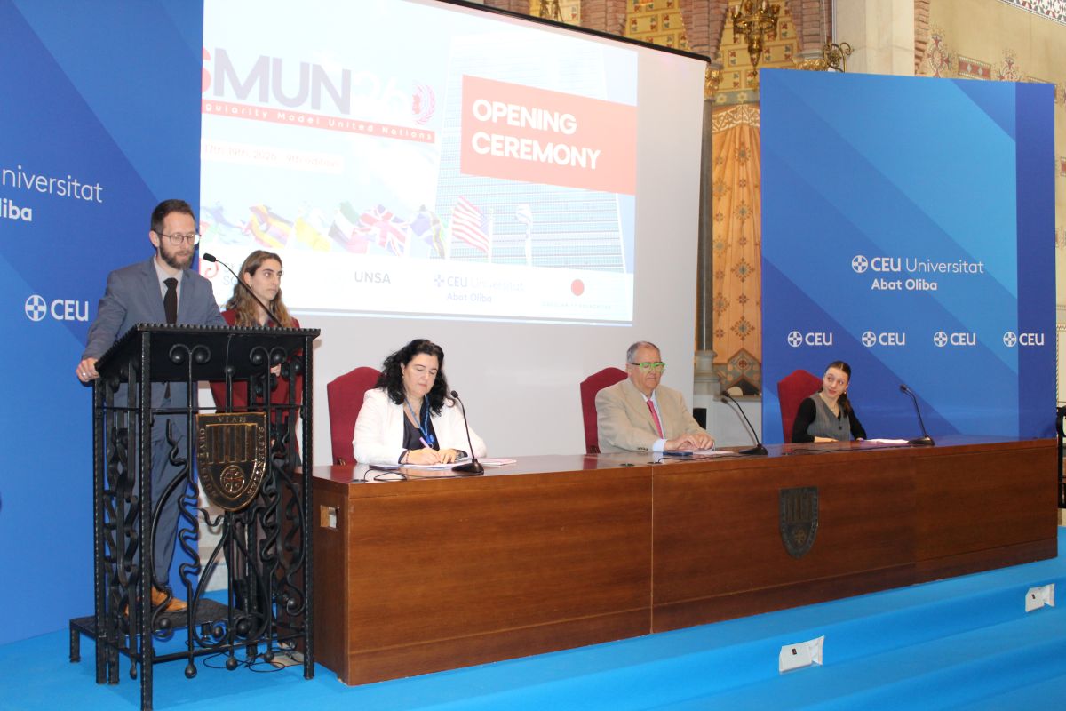 Més de 200 alumnes simulen a la CEU UAO el funcionament de Nacions Unides